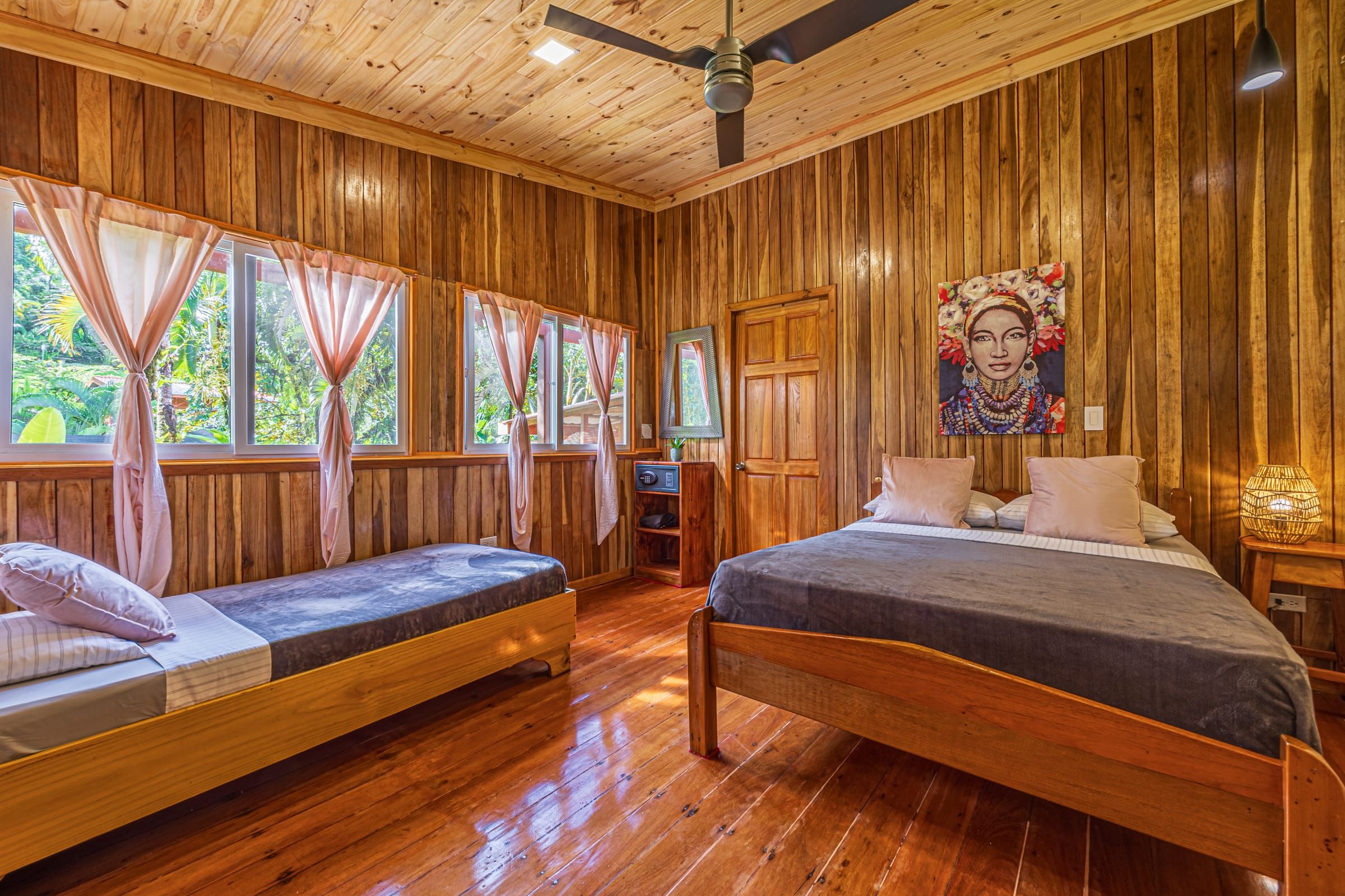Iguana Room: bedroom