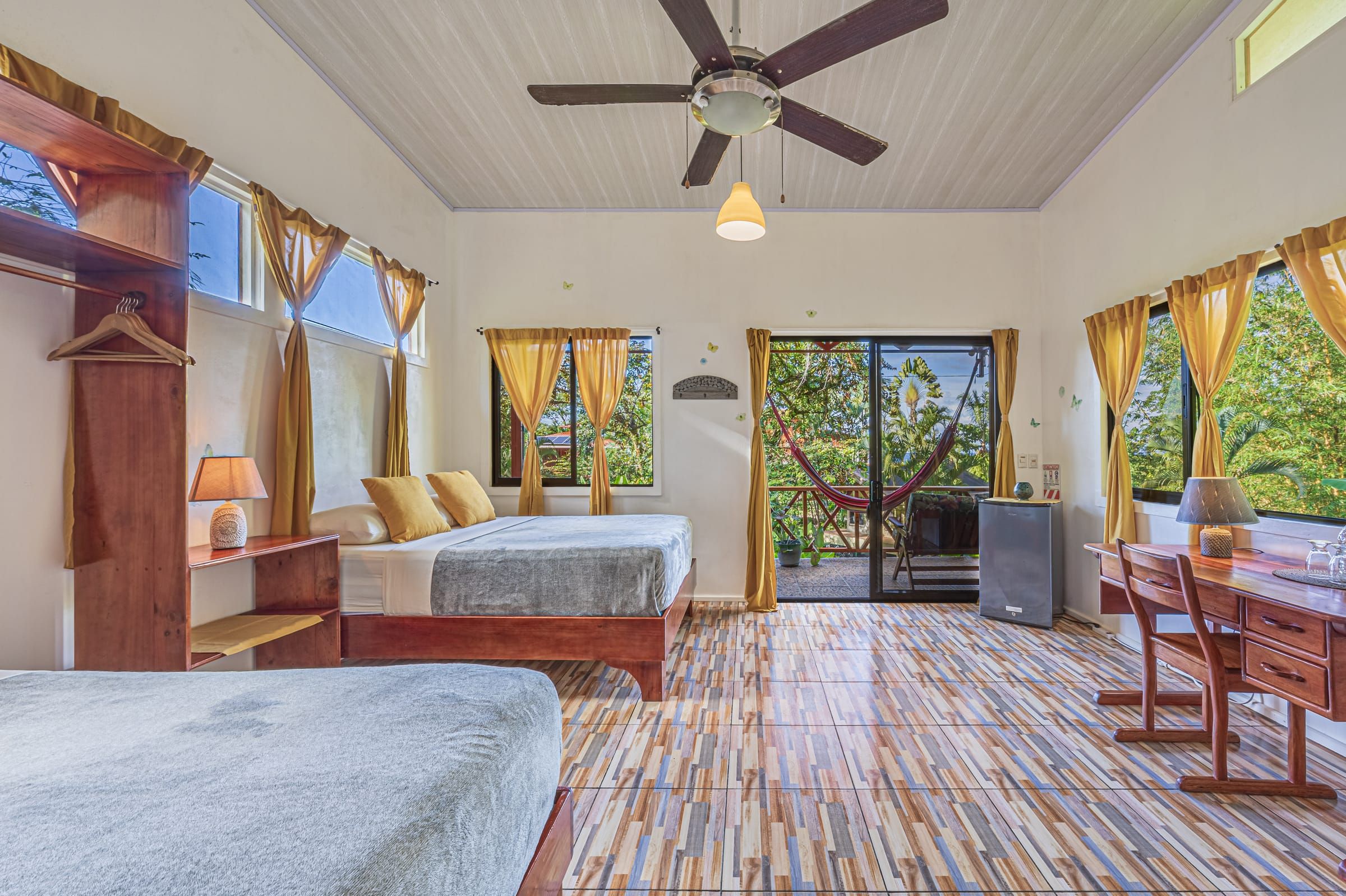 Mariposa Room: bedroom